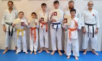 Erfolgreiche Gürtelprüfung der Karate-Kids